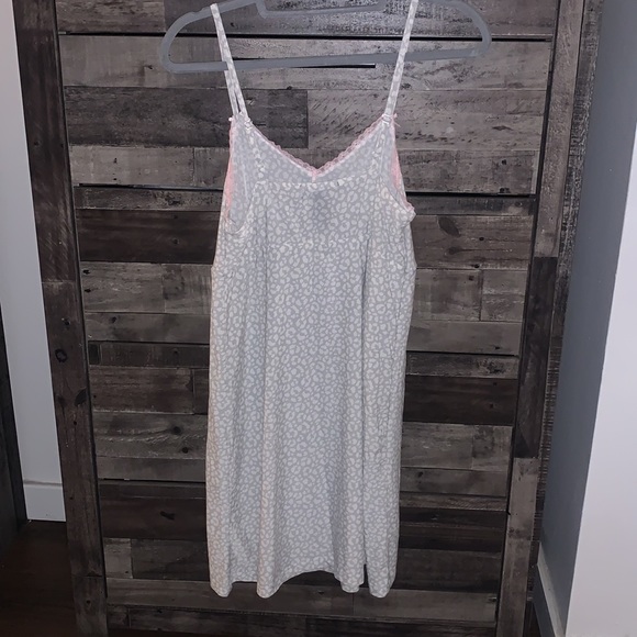 BNWT Rene Rofe Nightgown - Picture 4 of 5